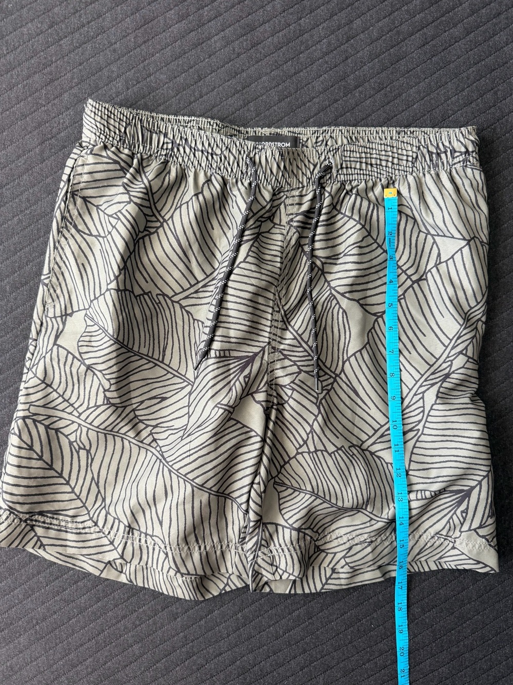 Nordstrom Men’s Swim Trunks Size Medium Unlined Plant Print Short hybrid RUC